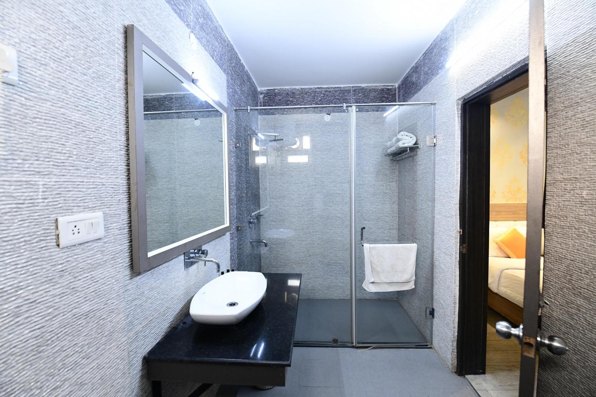 Hotel Jataka Inn Bodh Gaya Dış mekan fotoğraf